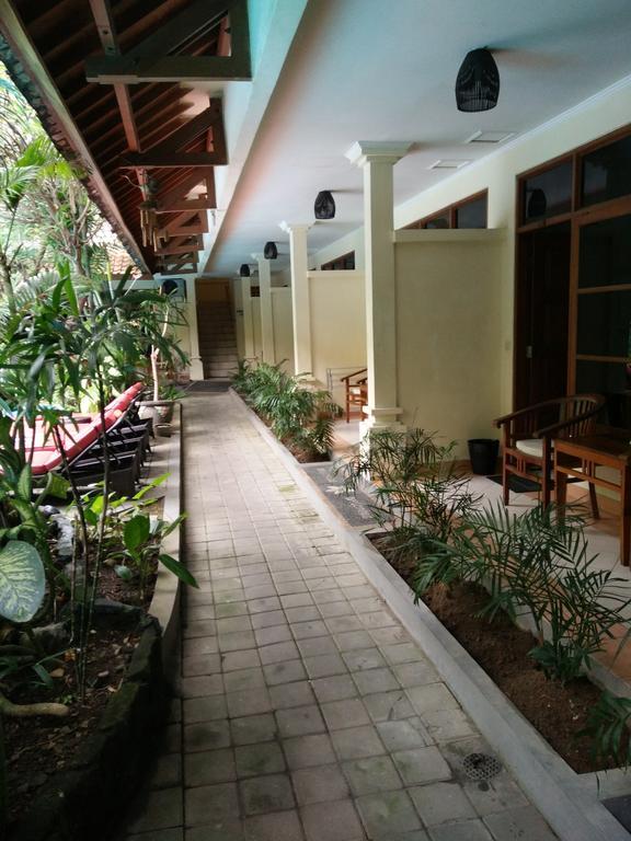 Secret Garden Inn กูตา ภายนอก รูปภาพ