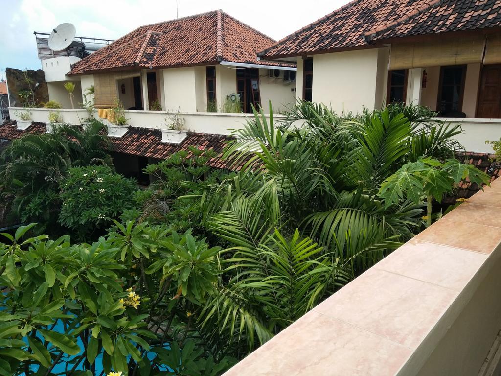 Secret Garden Inn กูตา ภายนอก รูปภาพ