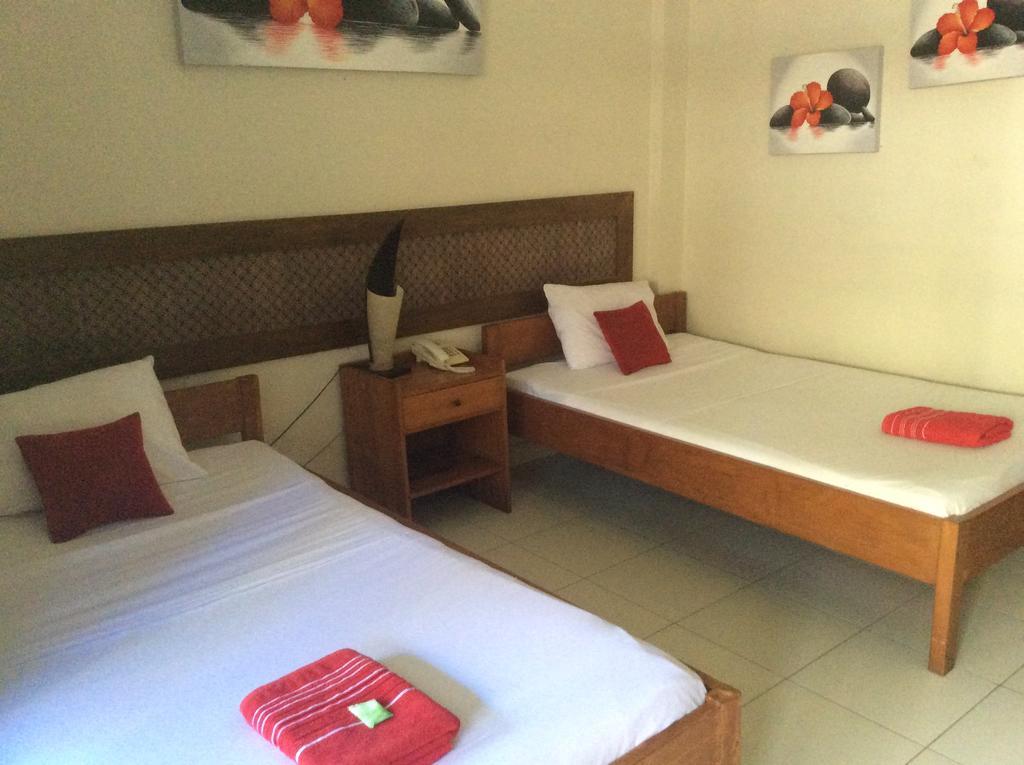 Secret Garden Inn กูตา ภายนอก รูปภาพ