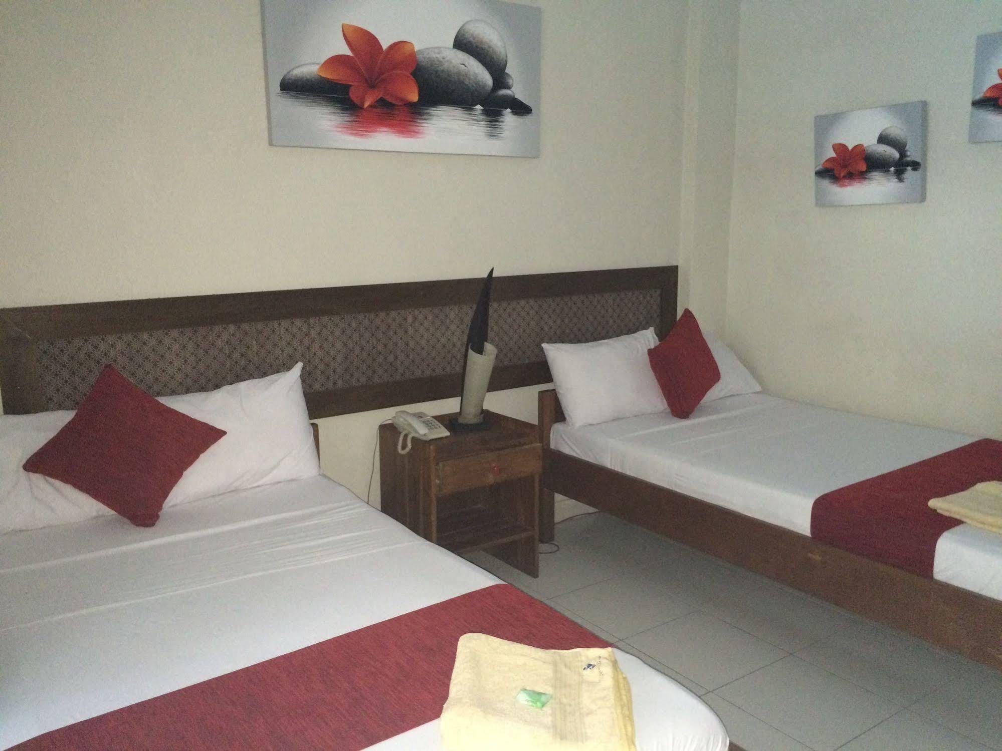 Secret Garden Inn กูตา ภายนอก รูปภาพ